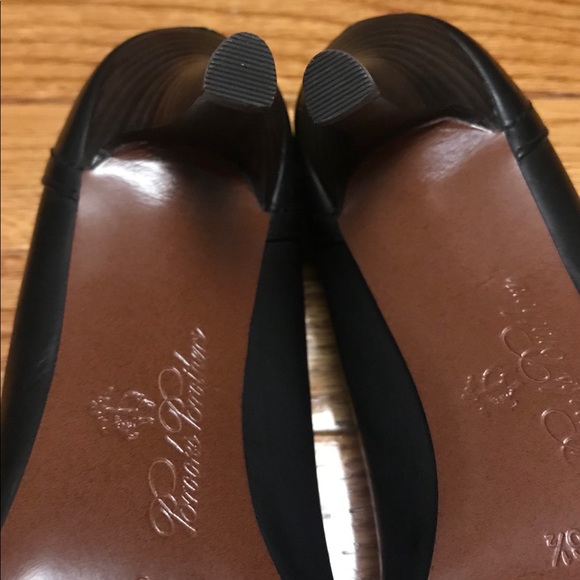 Brooks Brothers Black button heels sz 6.5 NEW - Picture 6 of 8
